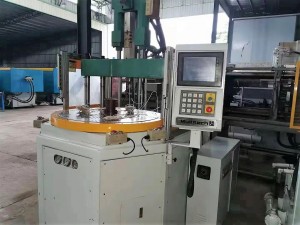 Taiwan Ultitech 55t (rotary table)  used Vertical Injection Molding Machine