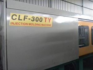 Macchina per lo stampaggio a iniezione usata CLF-300TY (alta precisione)