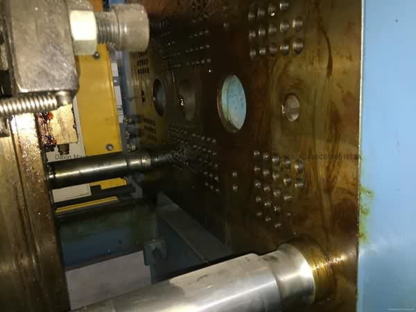 OEM/ODM Supplier
Fu Chun Shin (FCS) 140t two-color used Injection Molding Machine Export to Brazil detail pictures