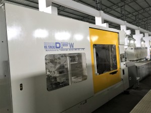 Toshiba 1300t IS1300DFW (wide platen) used Injection Molding Machine