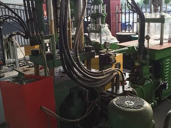 Discount Price
Kinki 25t used Vertical Injection Molding Machine to Iran Factories detail pictures