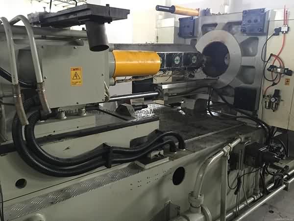 Low price for
Chuan Lih Fa CLF-400t used Injection Molding Machine for Canada Manufacturer detail pictures