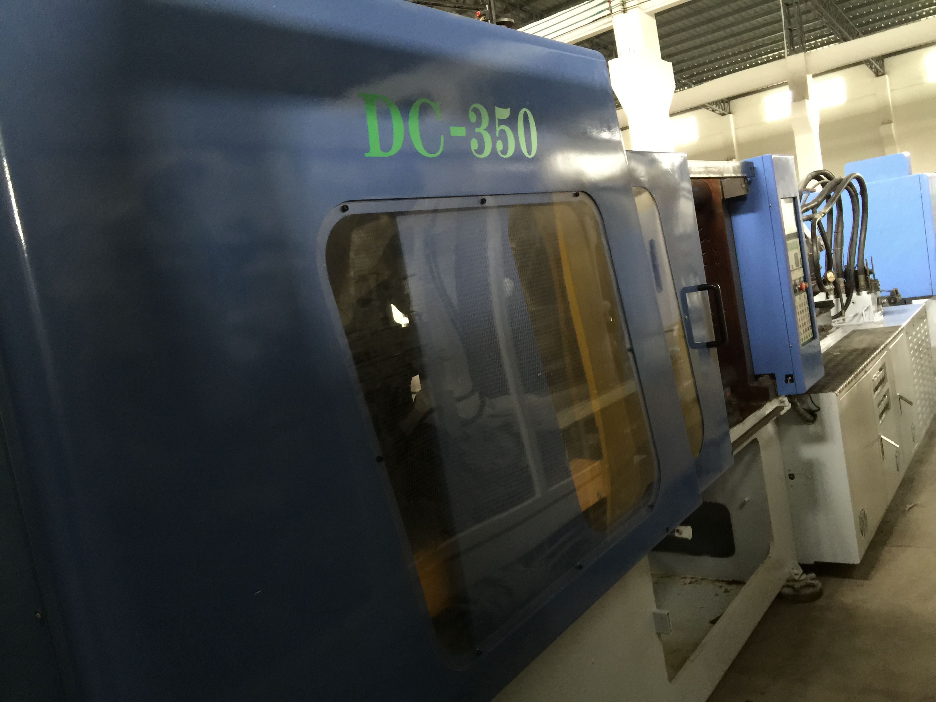 Original Factory
 Hwa Chin 350t double-color used Injection Molding Machine for Montpellier Manufacturers