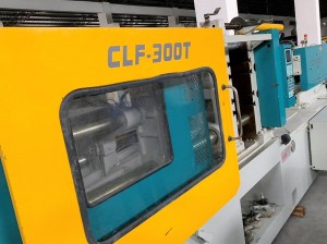 CLF-300 used plastic injection molding machine