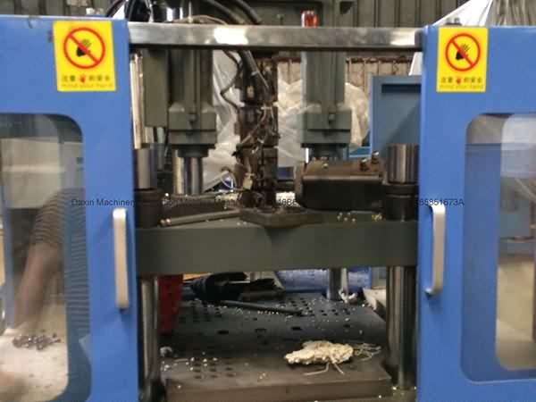 factory customized
Omniplaf 85t used Vertical Injection Molding Machine Wholesale to Belarus detail pictures