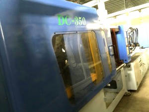 Taiwan Hwa Chin 350t Two Color used Injection Molding Machine