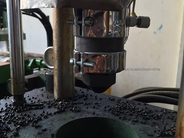 Discount Price
Kinki 25t used Vertical Injection Molding Machine to Iran Factories detail pictures