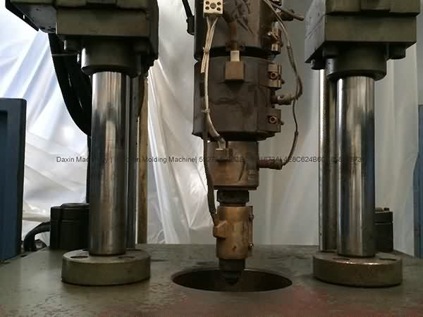 factory customized
Omniplaf 85t used Vertical Injection Molding Machine Wholesale to Belarus detail pictures