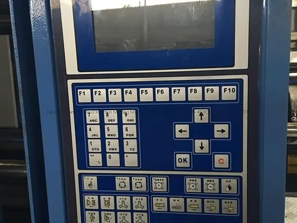China wholesale
Haitian 200t used Injection Molding Machine for Southampton Factories detail pictures