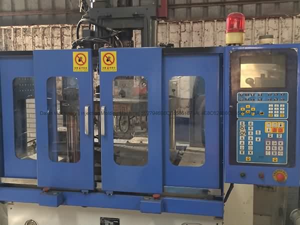 factory customized
Omniplaf 85t used Vertical Injection Molding Machine Wholesale to Belarus detail pictures