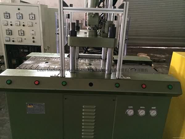 2017 China New Design
Kinki 45t used Vertical Injection Molding Machine (double sliding table) to Swedish Factory detail pictures