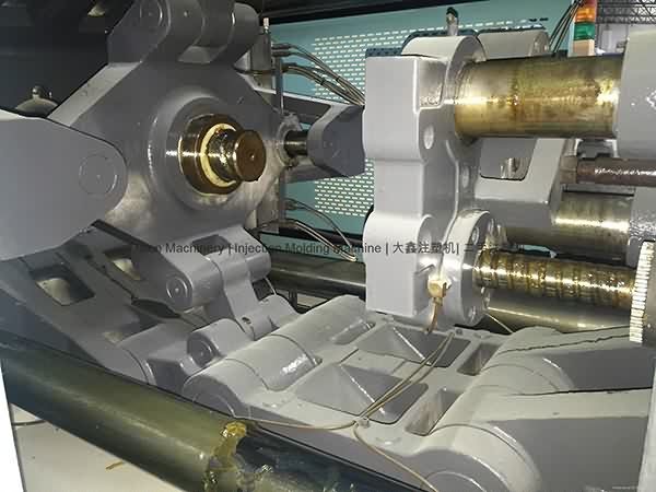 Bottom price
Niigata 180t used All-electric Injection Molding Machine for Irish Factories detail pictures