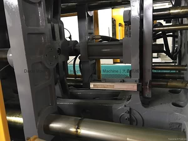 Rapid Delivery for
Chuan Lih Fa CLF-250t used Injection Molding Machine – Two Color Injection Molding Machine detail pictures