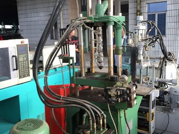 Best quality
 Kinki 25t used Vertical Injection Molding Machine Export to British