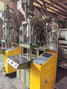 Taiwan Kinki 30t used Vertical Plastic Injecction Molding Machine