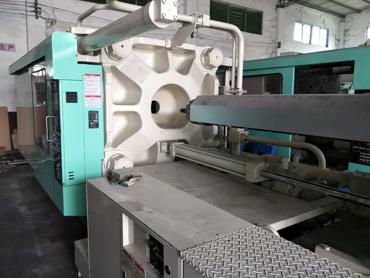 Factory Cheap
Mitsubishi 650t used Injection Molding Machine to Sydney Importers detail pictures