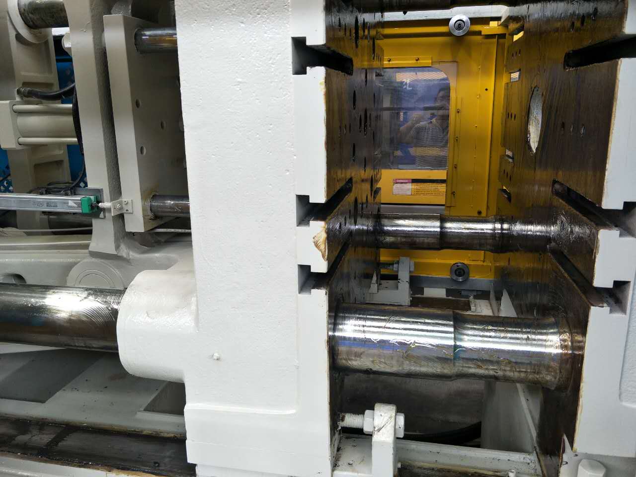 Competitive Price for
CLF-400T used Injection Molding Machine – CLF Used Plastic Machine detail pictures