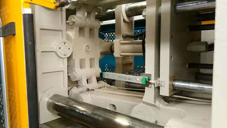 Competitive Price for
CLF-400T used Injection Molding Machine – CLF Used Plastic Machine detail pictures