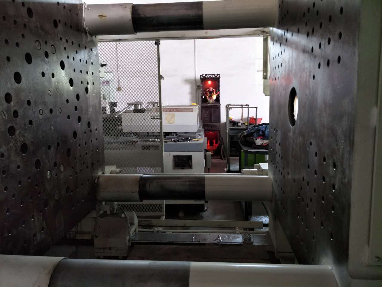 Europe style for
Mitsubishi 850t used Injection Molding Machine to Kenya Manufacturers detail pictures