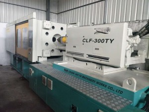 Taiwan CLF-300TY (350t) used Plastic Injection Molding Machine